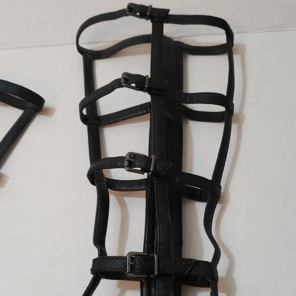 Sz 6.5 BCBG Tall Black Leather Gladiator Sandals - Picture 4 of 7